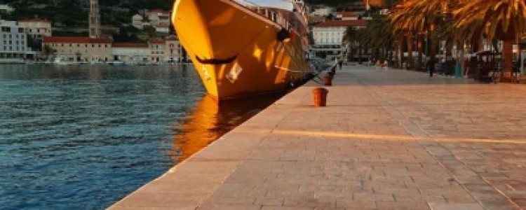 How to reach Hvar